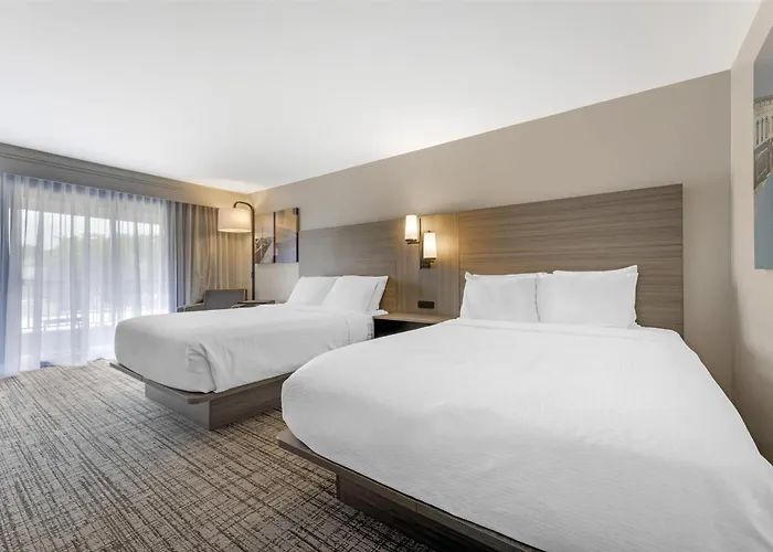 Western Elgin - Chicago 3* West Dundee