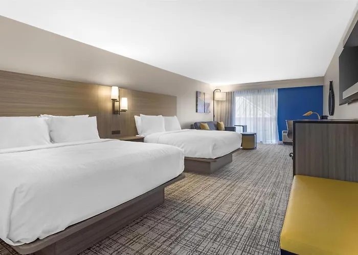 Western Elgin - Chicago 3* West Dundee